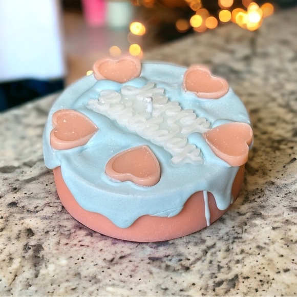 ⚠️SALE Candle // Handmade Happy Birthday Cake Shaped Soy Wax Candle - Picture 5 of 5